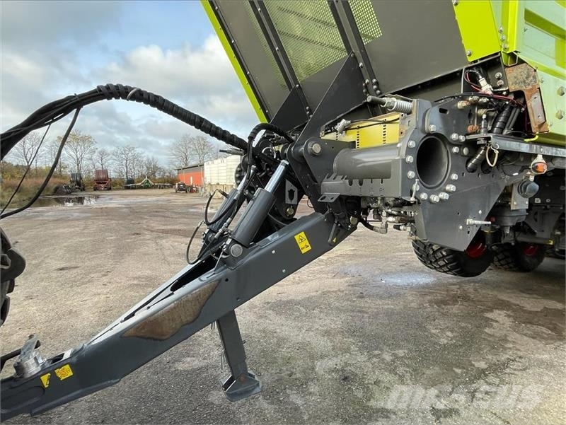 CLAAS CARGOS 760 BUSINESS TRIDEM ملقمات خلاط