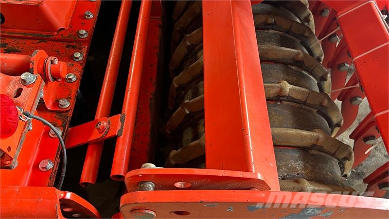 Kuhn NC 4000 HR 4004 NC rotorharve 32 rk. Kombinované sejačky