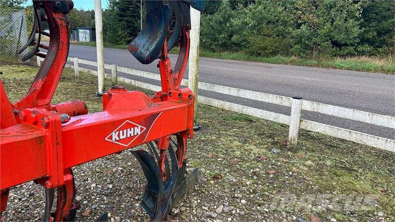 Kuhn udbygningsfure VM 152/153 NSH NSH med VL riste und Wentelploegen