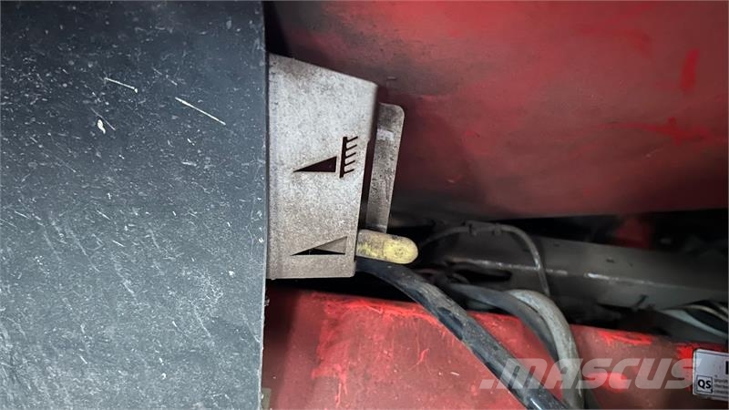 Rauch axis 30.1 Axis 30.1 med Overbygning og presenning. Разбрасыватели органических удобрений