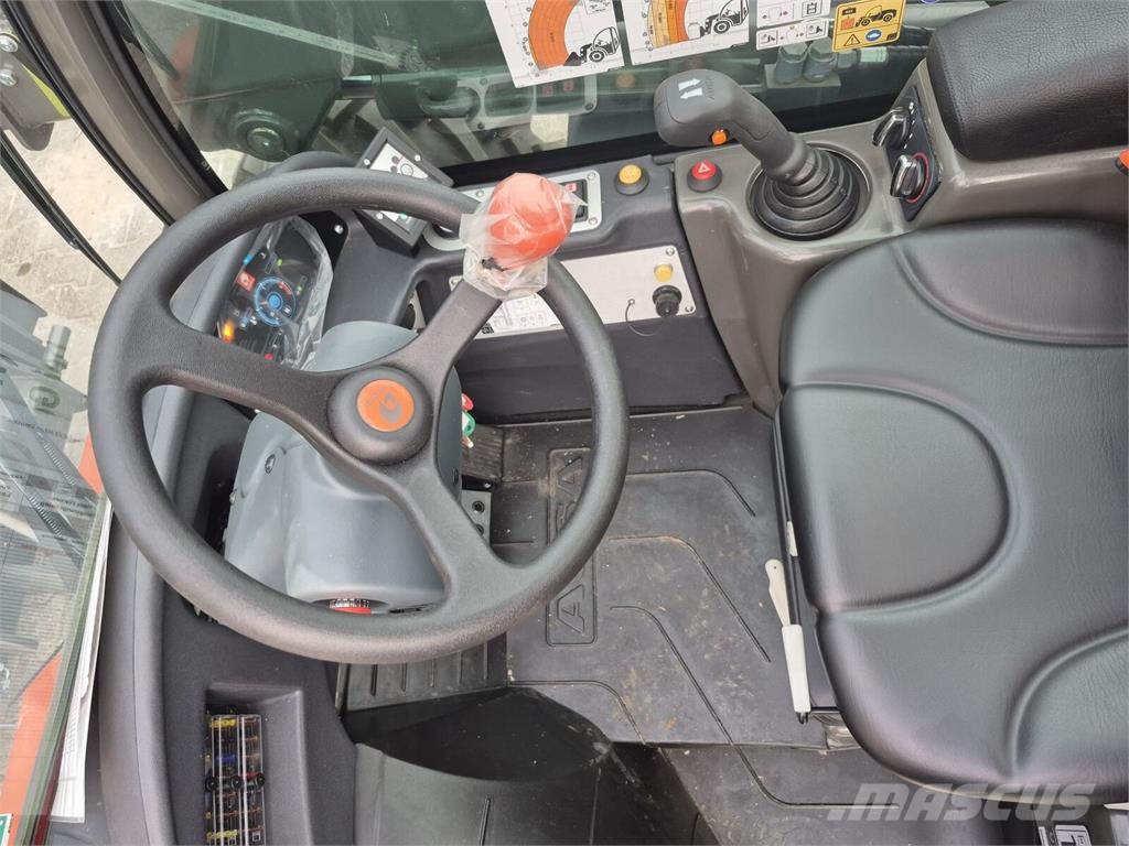 Ausa T 235 H Телескопични товарачи