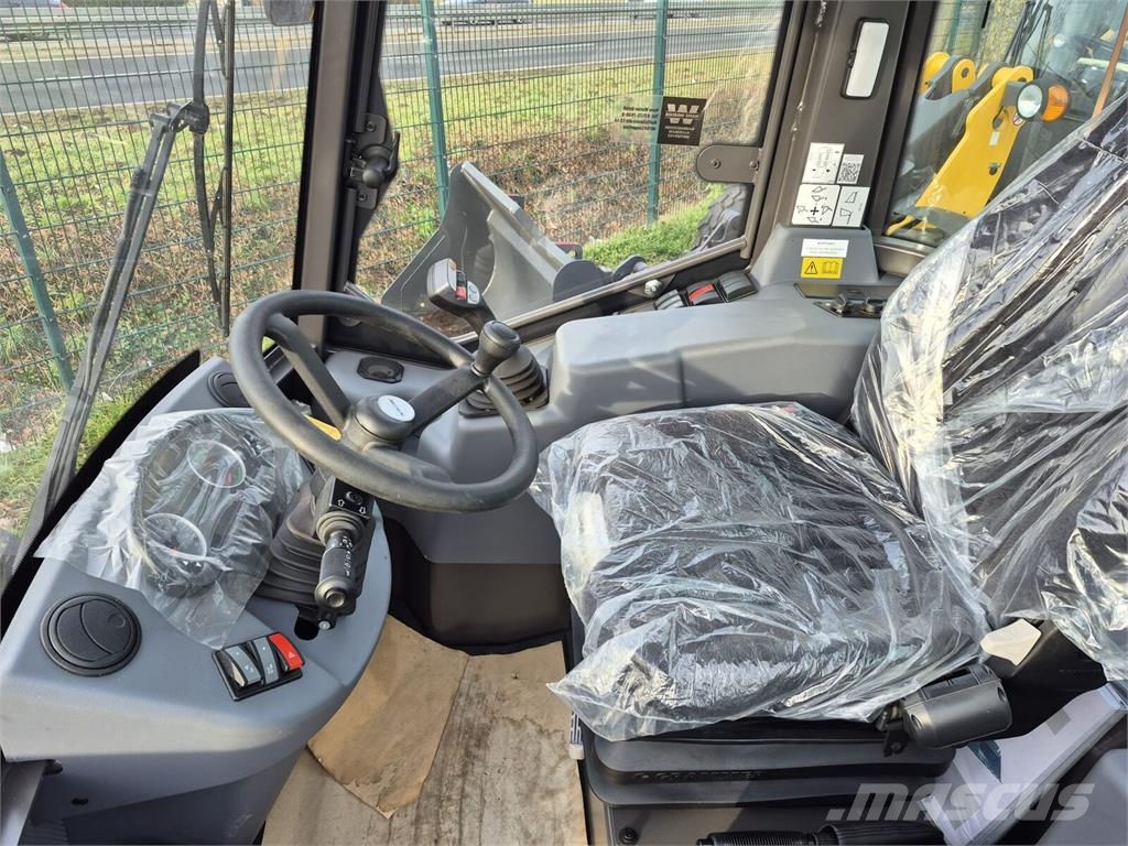 Mecalac AX 700 Cargadoras sobre ruedas