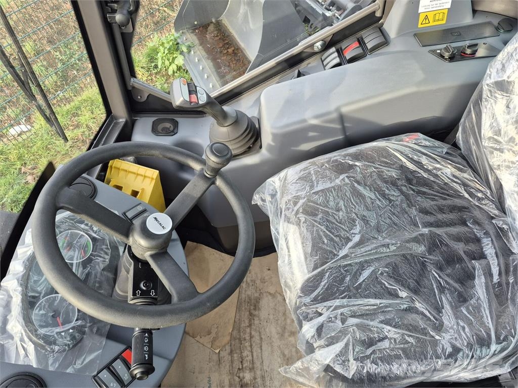 Mecalac AX 700 Cargadoras sobre ruedas