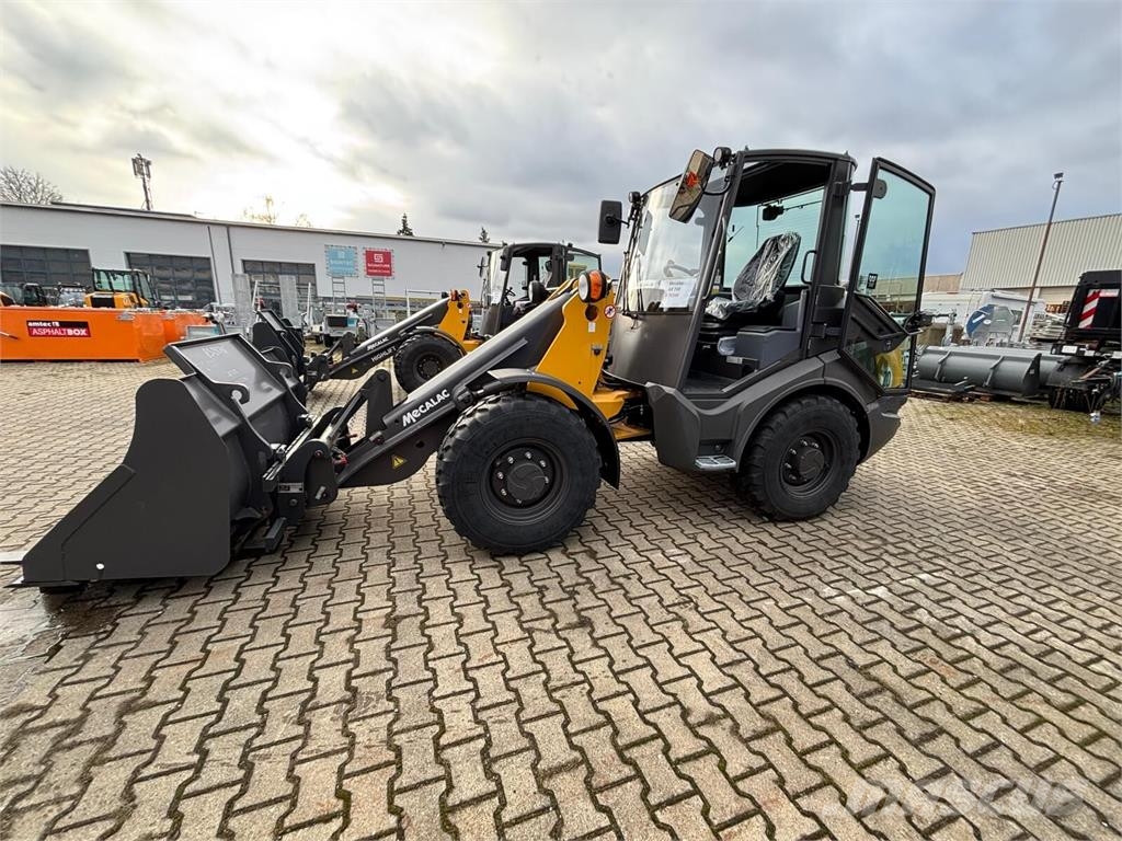 Mecalac AX 700 حاملات أدوات