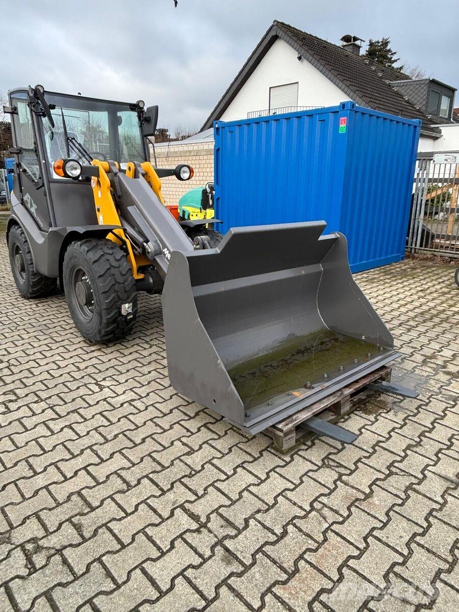 Mecalac AX 700 حاملات أدوات