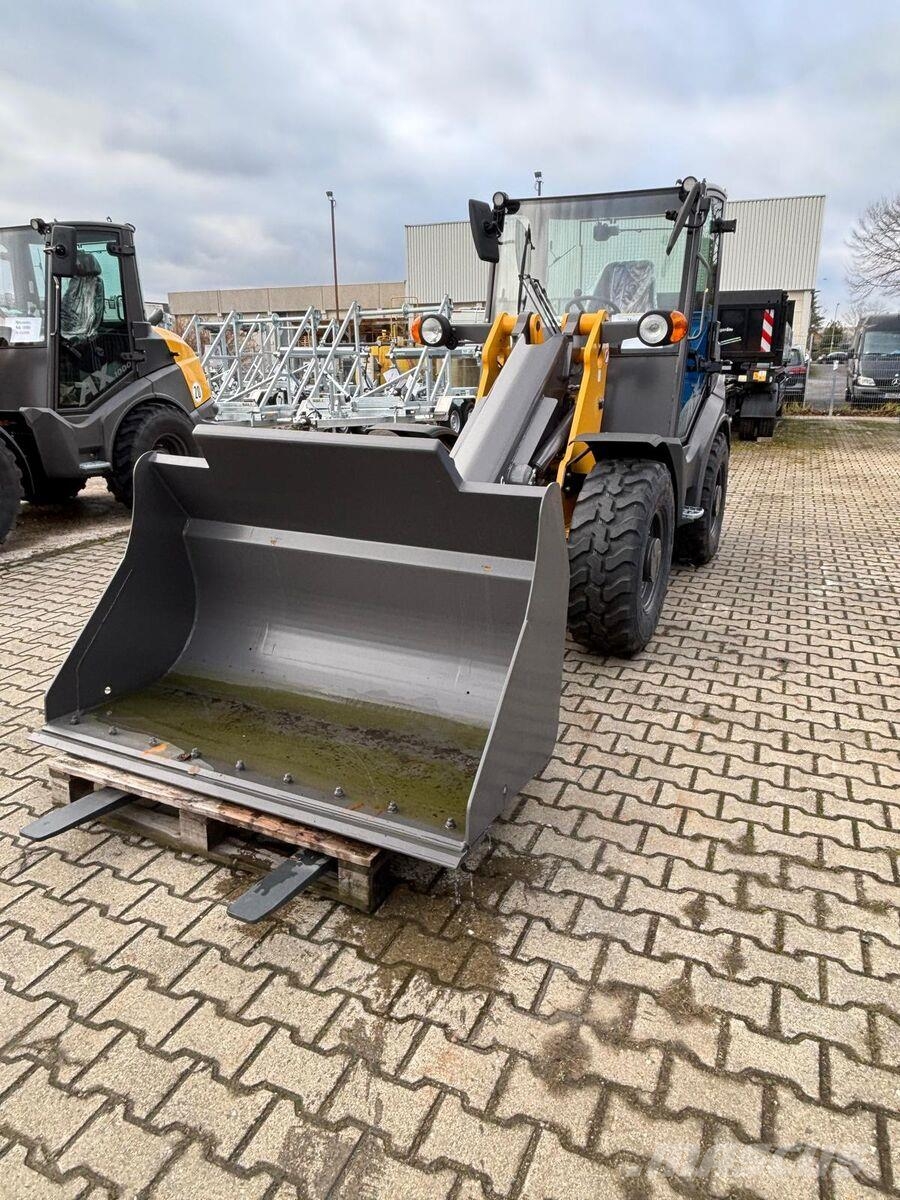 Mecalac AX 700 حاملات أدوات