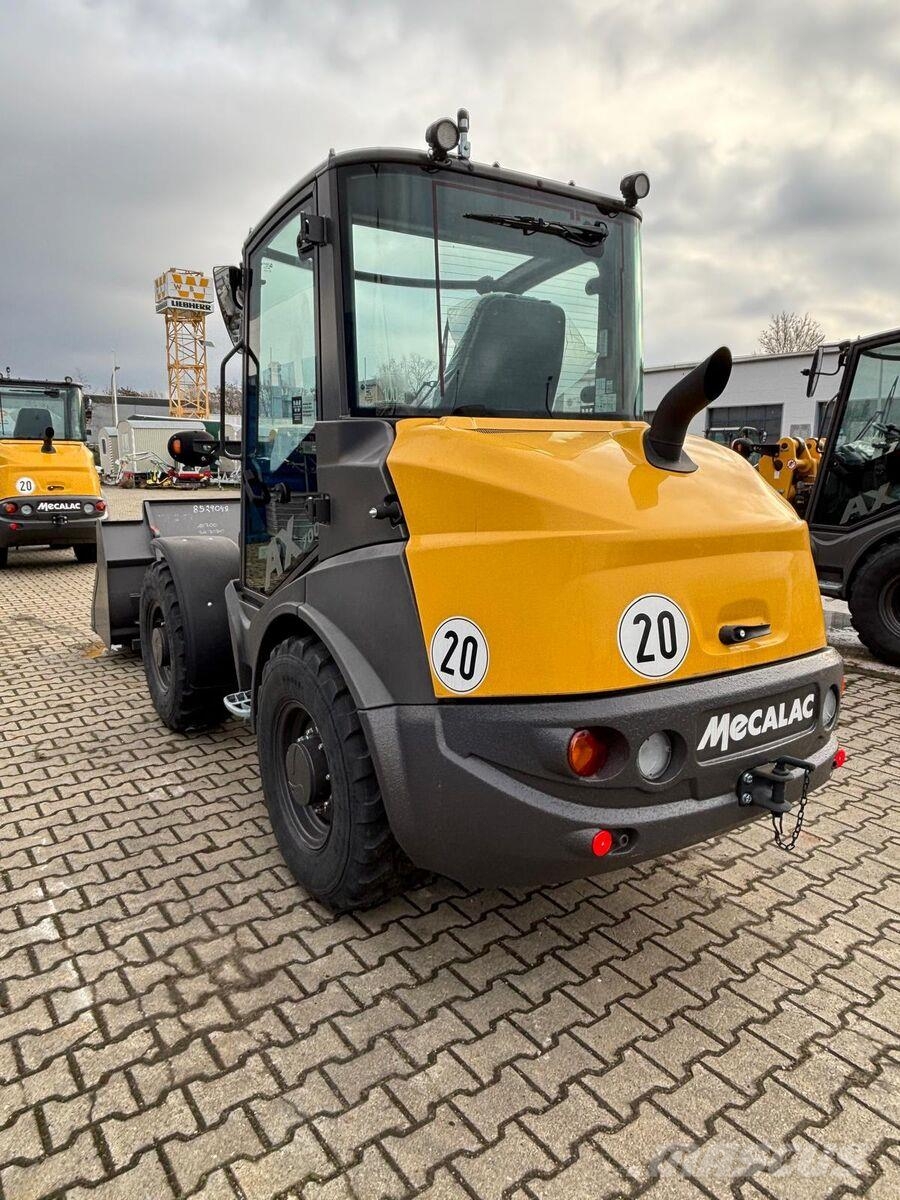 Mecalac AX 700 حاملات أدوات