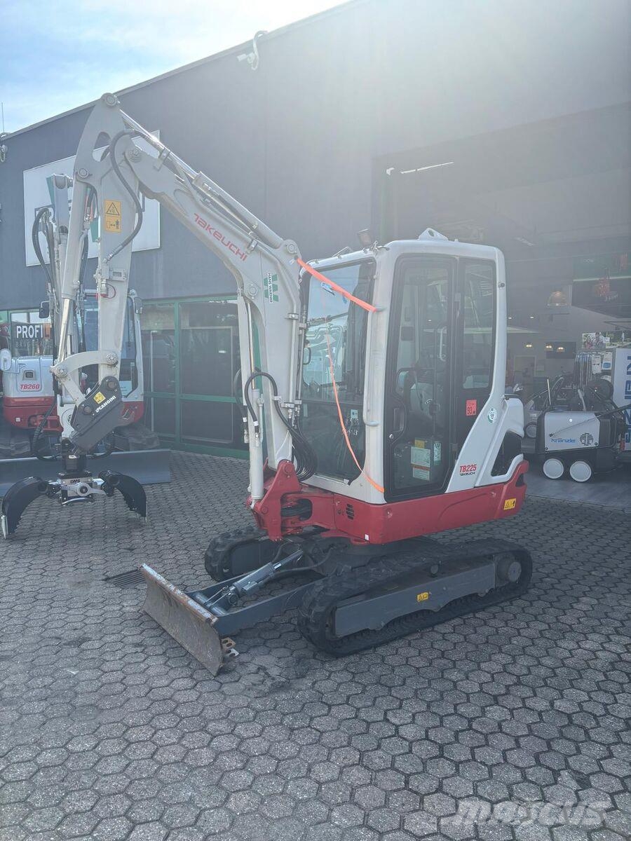 Takeuchi TB 225 V0 Mini pelle < 7t