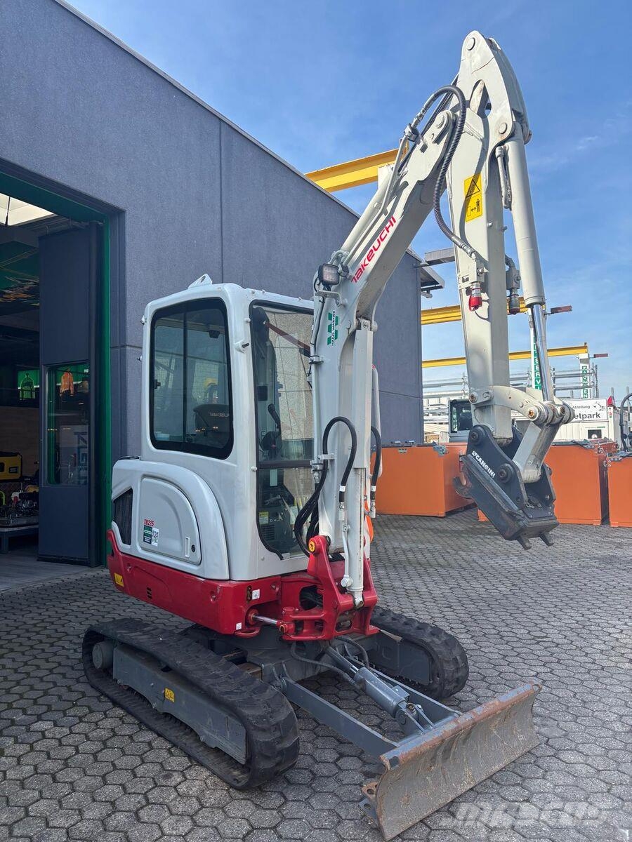 Takeuchi TB 225 V0 Mini pelle < 7t