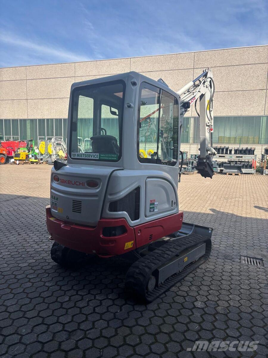 Takeuchi TB 225 V0 Mini pelle < 7t