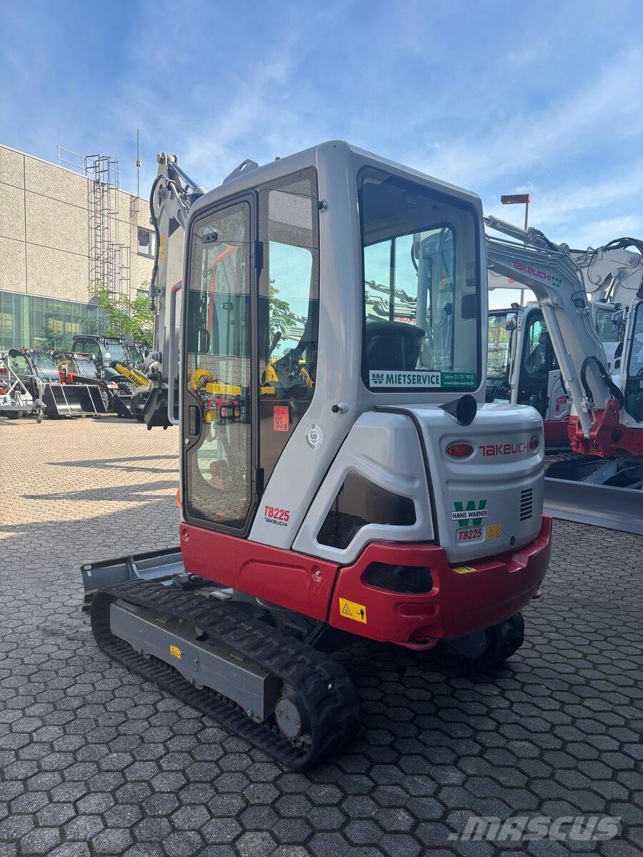 Takeuchi TB 225 V0 Mini pelle < 7t