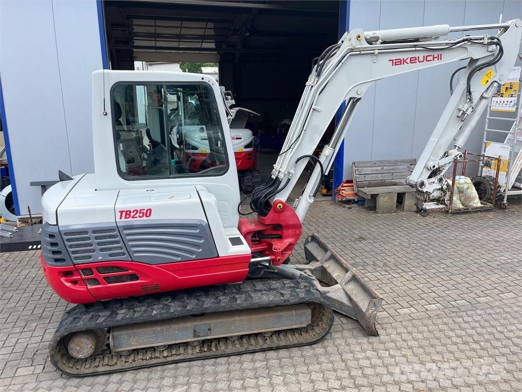 Takeuchi TB 250-2 V3 Minibagger < 7t