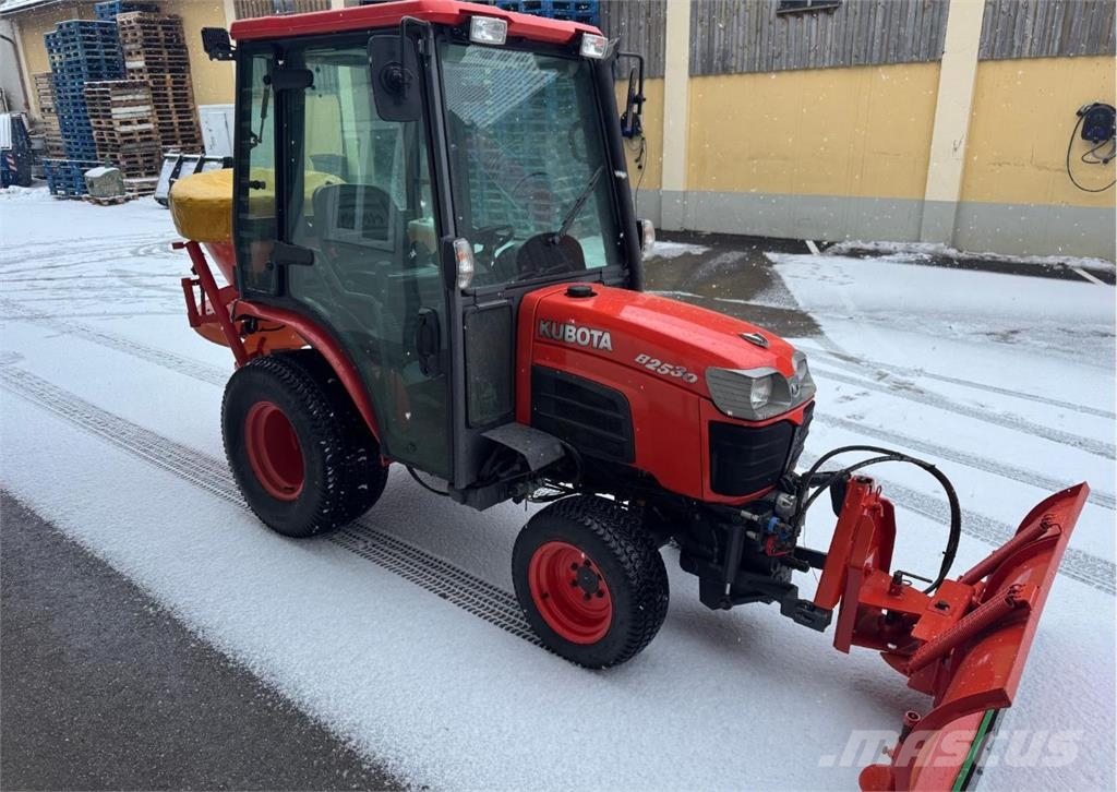 Kubota B2530 Traktor Vlečné vozíky