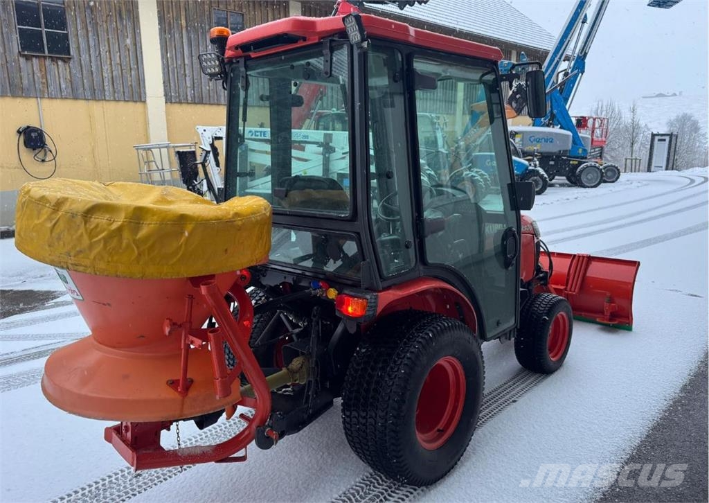 Kubota B2530 Traktor Vlečné vozíky