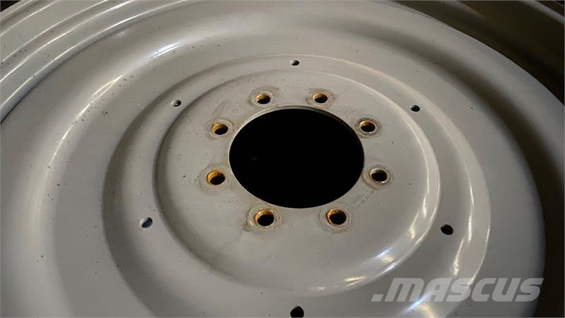Alliance 12,4R46 (300/95R46) الإطارات والعجلات والحافات