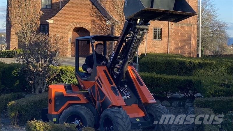 Cast 30T Малі навантажувачі