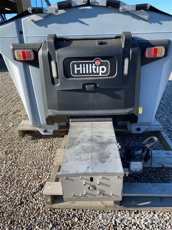 Hilltip Icestriker 1600A معدات نشر الرمال والملح