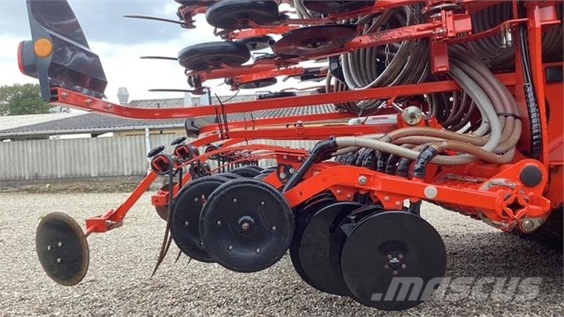 Kuhn 6m Espro 6000RC MIX Combination drills