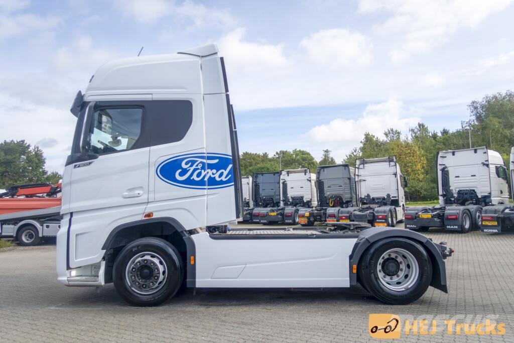 Ford F-MAX 500 Vetopöytäautot