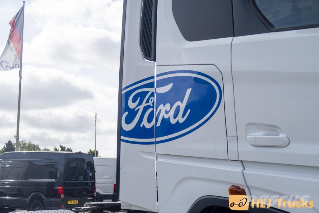 Ford F-MAX 500 Vetopöytäautot