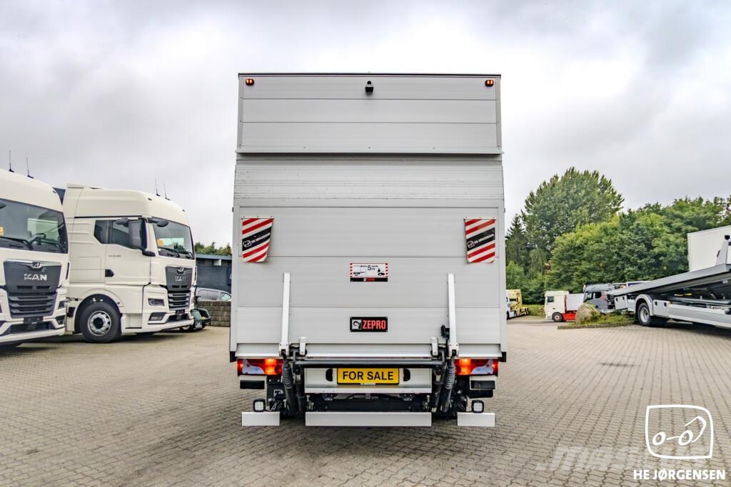 MAN TGE 3.180 4X2F SB m. Box/Lift Lette lastebiler