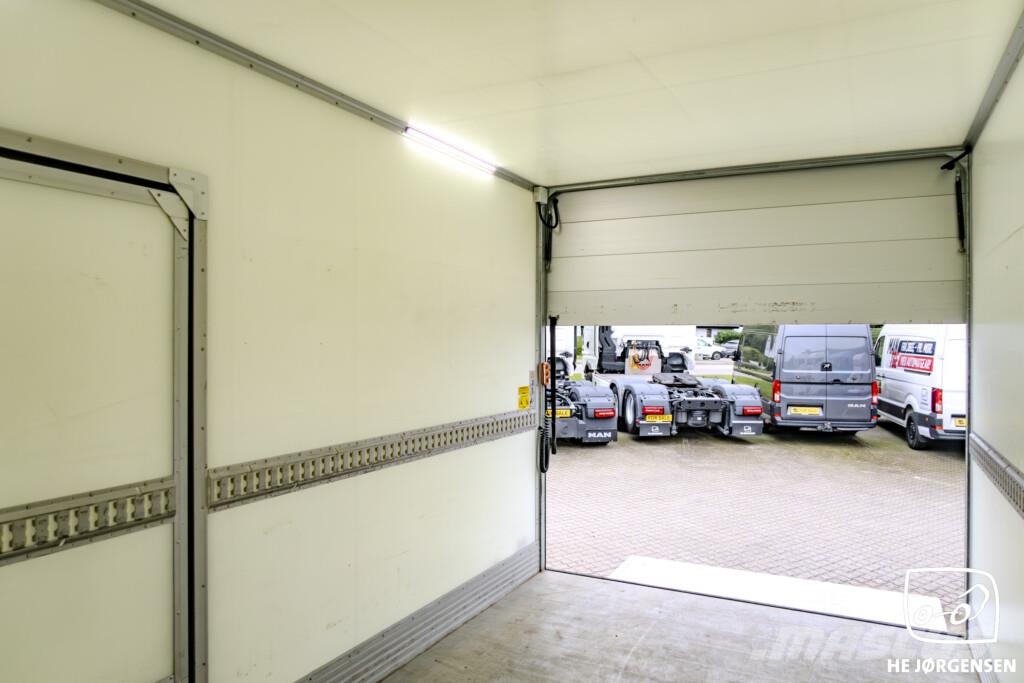 MAN TGE 3.180 4X2F SB m. Box/Lift Lette lastebiler