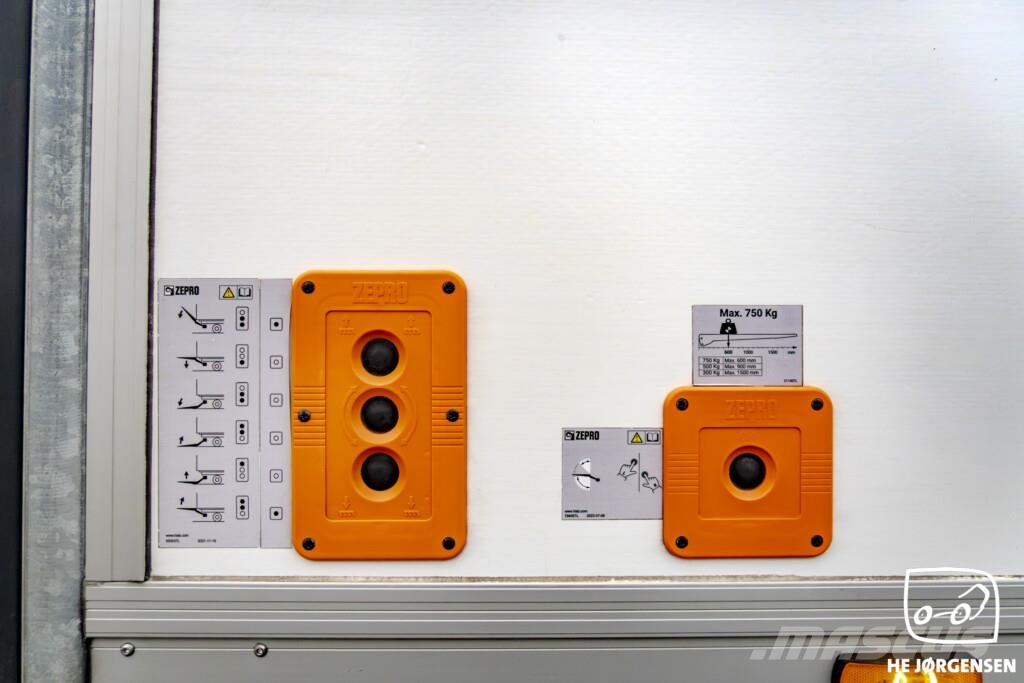 MAN TGE 3.180 4X2F SB m. Box/Lift Lette lastebiler