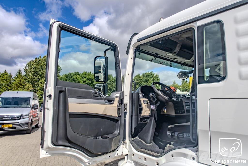 MAN TGM 18.290 4x2 LL Box/Lift m. Foldedøre (18-paller Sanduk kamioni