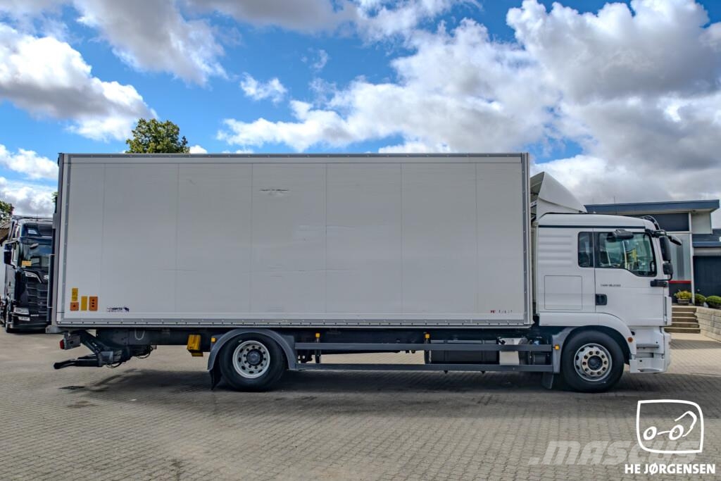 MAN TGM 18.290 4x2 LL Box/Lift m. Foldedøre (18-paller Sanduk kamioni