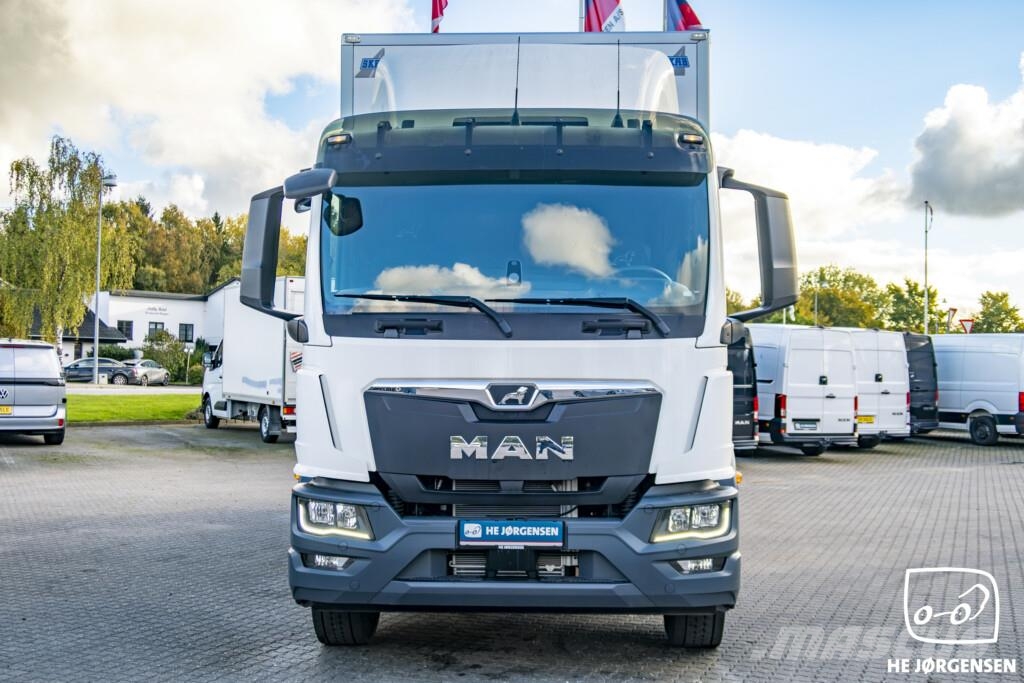 MAN TGM 18.320 4x2 LL CH Box/Lift m. Foldedøre (18-pal Фургони