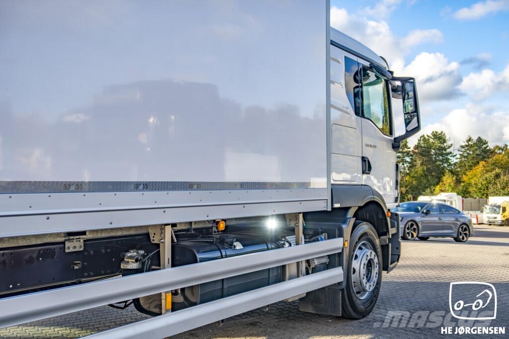 MAN TGM 18.320 4x2 LL CH Box/Lift m. Foldedøre (18-pal Фургони