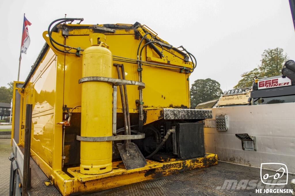MAN TGS 35.420 8x2-6 BL m. Asfaltkasse/Kran شاحنات الرافعات