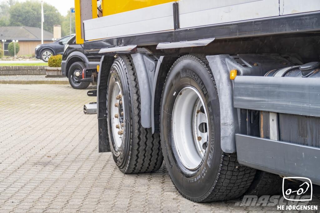 MAN TGS 35.420 8x2-6 BL m. Asfaltkasse/Kran شاحنات الرافعات