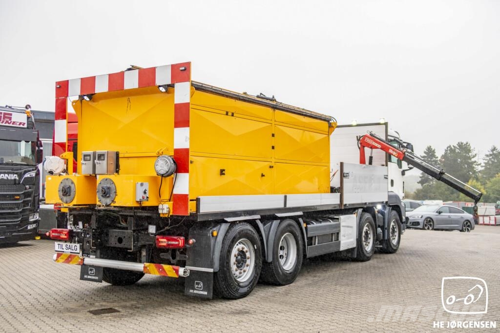 MAN TGS 35.420 8x2-6 BL m. Asfaltkasse/Kran شاحنات الرافعات