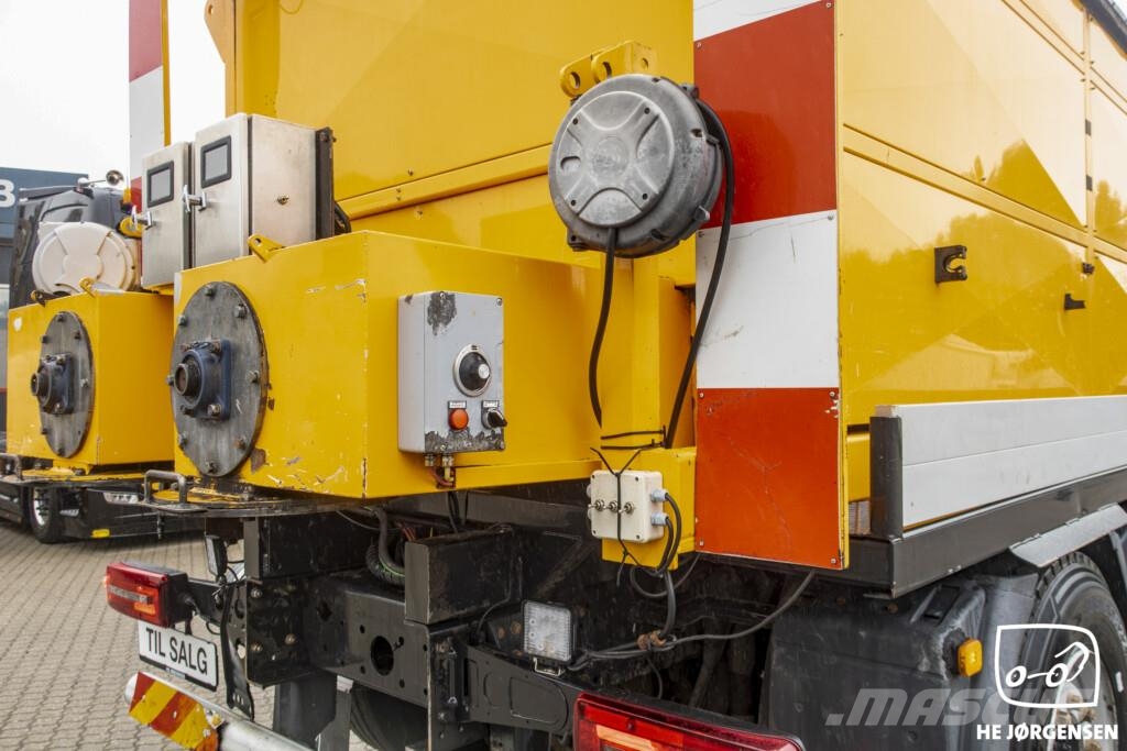 MAN TGS 35.420 8x2-6 BL m. Asfaltkasse/Kran شاحنات الرافعات