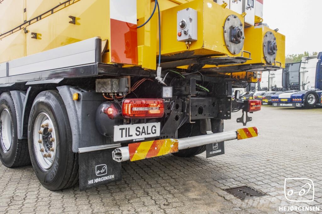 MAN TGS 35.420 8x2-6 BL m. Asfaltkasse/Kran شاحنات الرافعات
