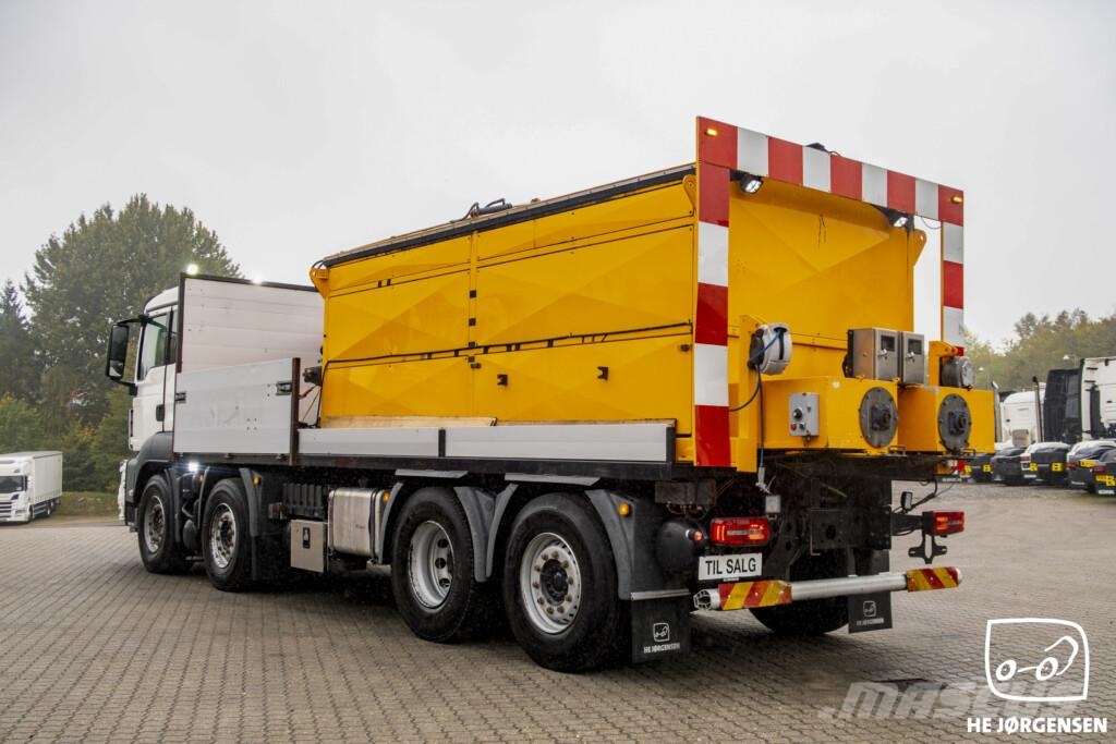MAN TGS 35.420 8x2-6 BL m. Asfaltkasse/Kran شاحنات الرافعات
