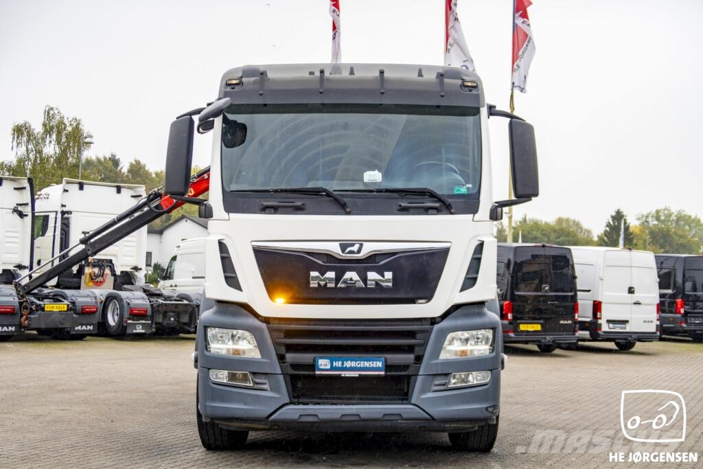 MAN TGS 35.420 8x2-6 BL m. Asfaltkasse/Kran شاحنات الرافعات