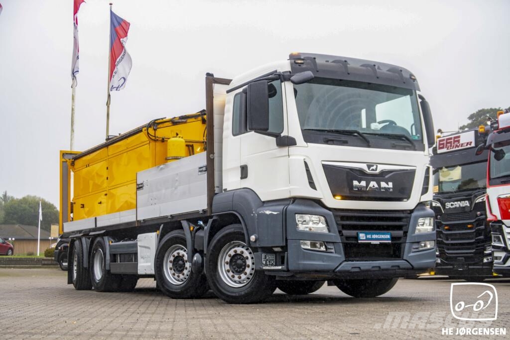 MAN TGS 35.420 8x2-6 BL m. Asfaltkasse/Kran شاحنات الرافعات