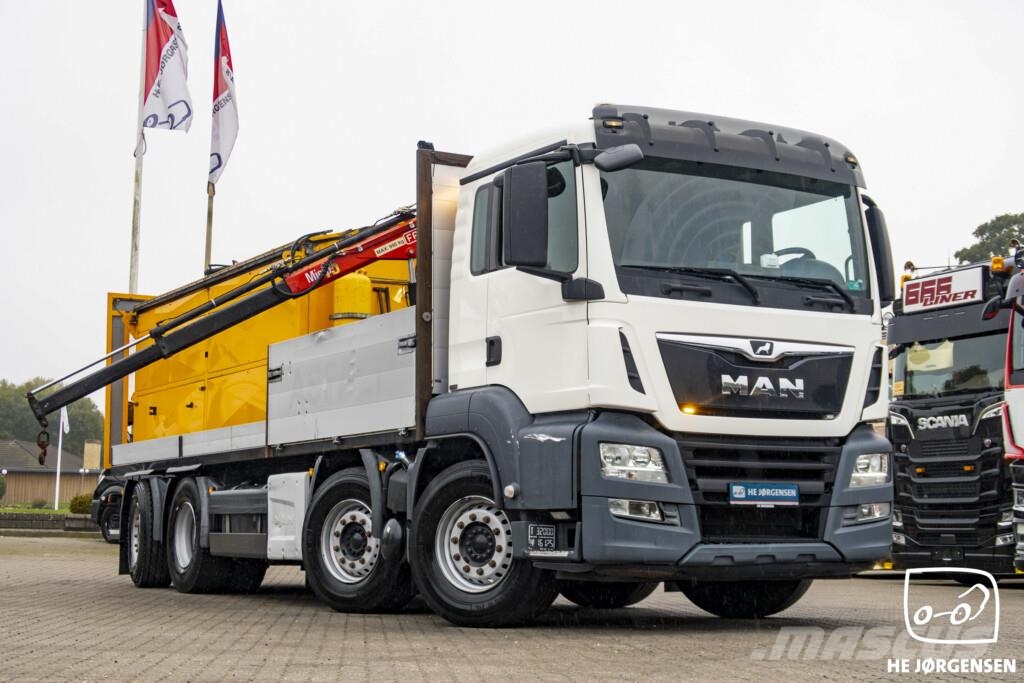 MAN TGS 35.420 8x2-6 BL m. Asfaltkasse/Kran شاحنات الرافعات
