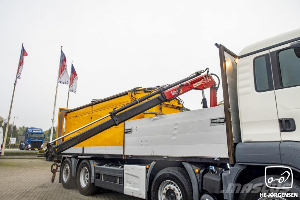 MAN TGS 35.420 8x2-6 BL m. Asfaltkasse/Kran شاحنات الرافعات