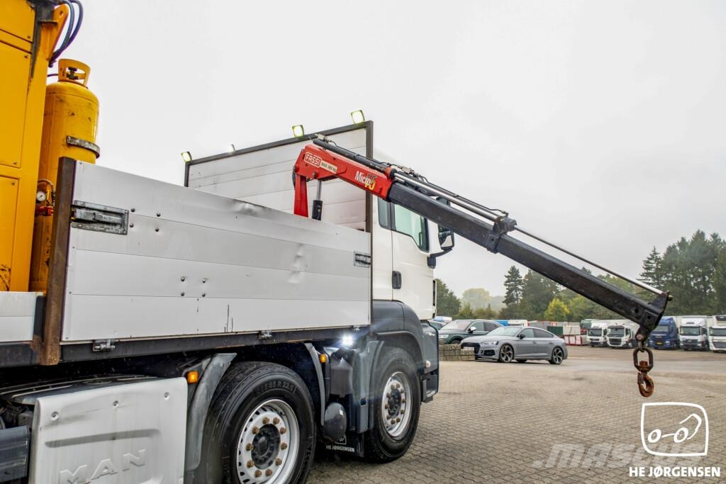 MAN TGS 35.420 8x2-6 BL m. Asfaltkasse/Kran شاحنات الرافعات