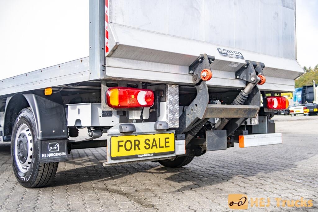 Nissan Interstar Box/Lift Lätta lastbilar