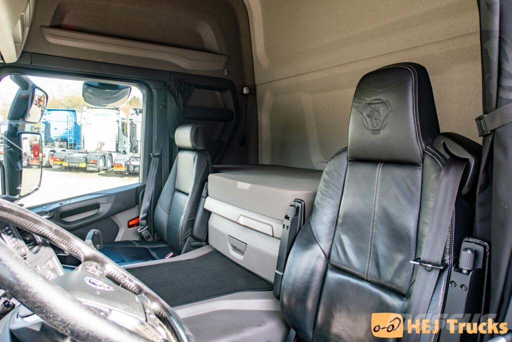Scania P320 A4x2NB *Hybrid* Nyergesvontatók