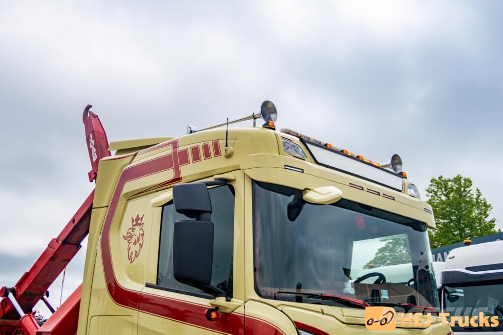 Scania R530 R8x4*4NB m. Kroghejs/Kran (HMF 2820K-5) Camiones polibrazo