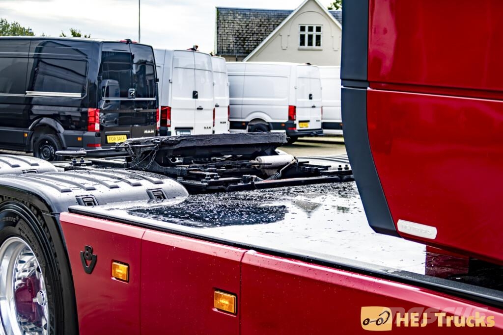 Scania R660 V8 A6x2NB Black Ruby Edition Tegljači