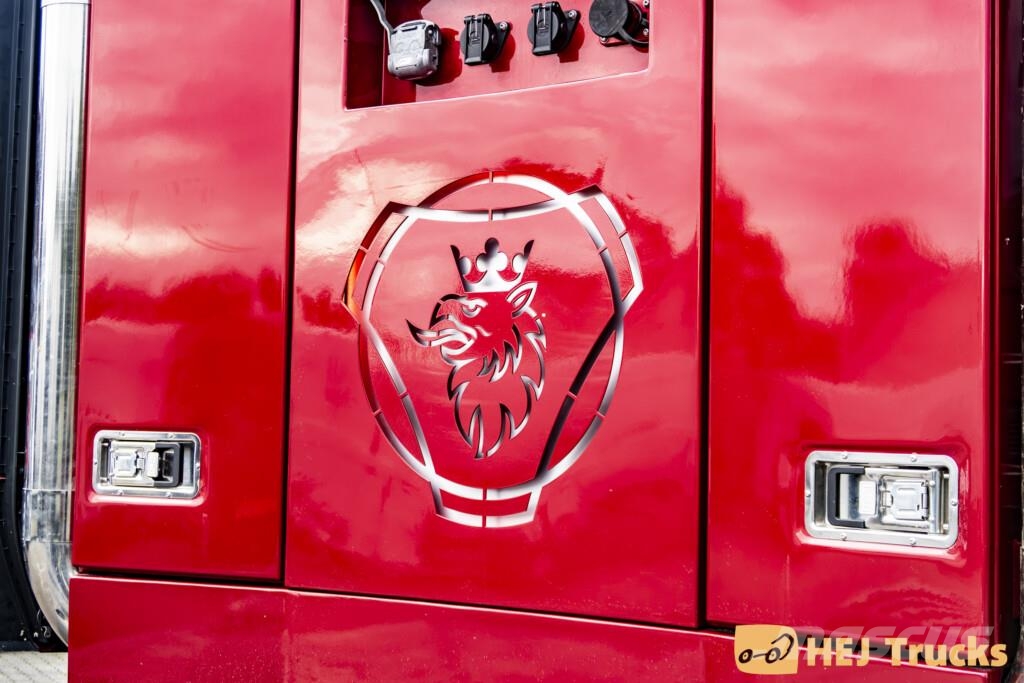 Scania R660 V8 A6x2NB Black Ruby Edition Tegljači