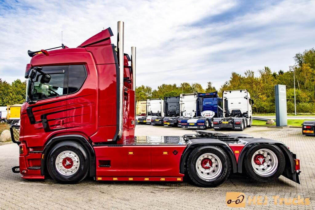 Scania R660 V8 A6x2NB Black Ruby Edition Tegljači