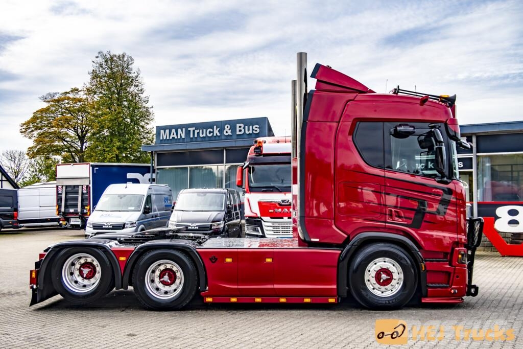 Scania R660 V8 A6x2NB Black Ruby Edition Tegljači