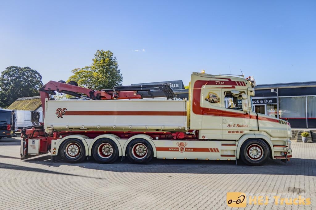 Scania T580 LB8x4*4HNB m. Wirehejs/Kran (HMF 2820K-5) Nosturiautot